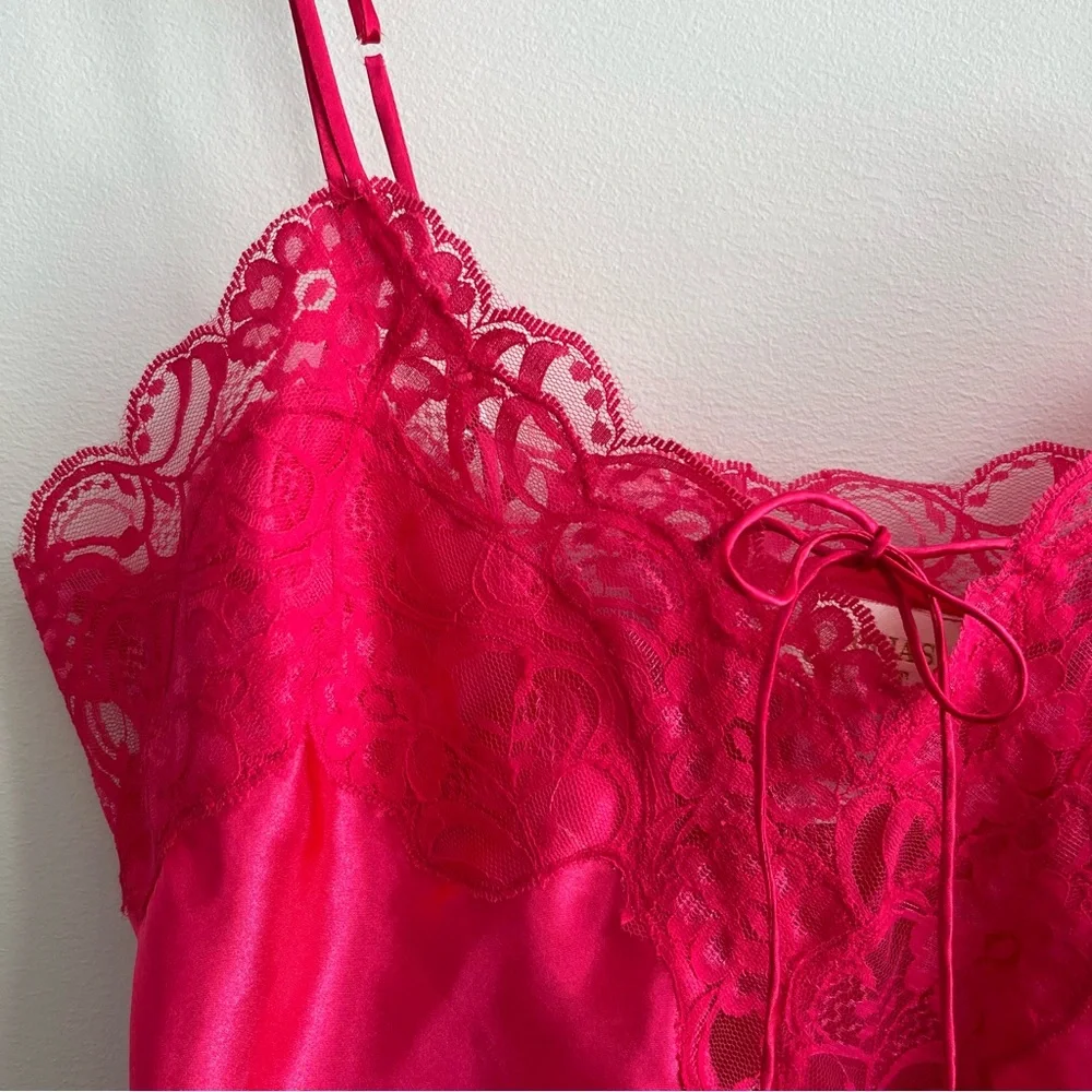 Victoria’s Secret Gold Label Vintage Hot Pink Cropped Lace Trim Satin Cami M